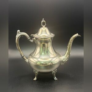 Vintage Oneida Silverplate Georgian Scroll Teapot - only 1